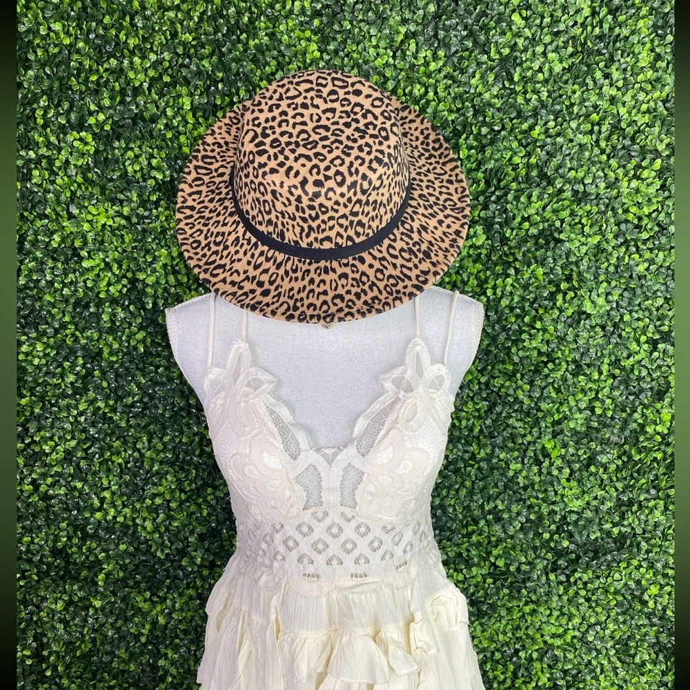 Cheetah print round brim hat‎ new
